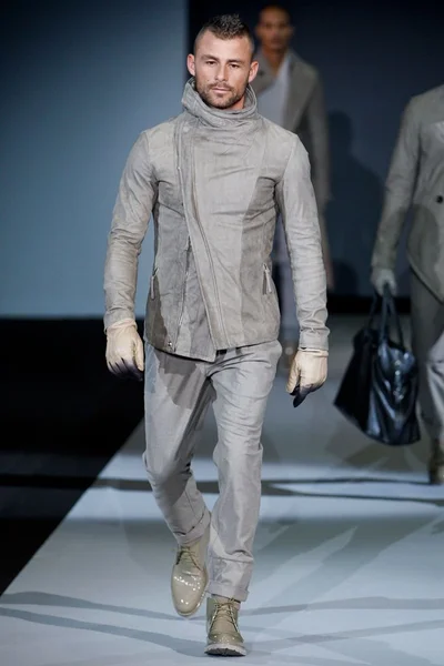 Look 18